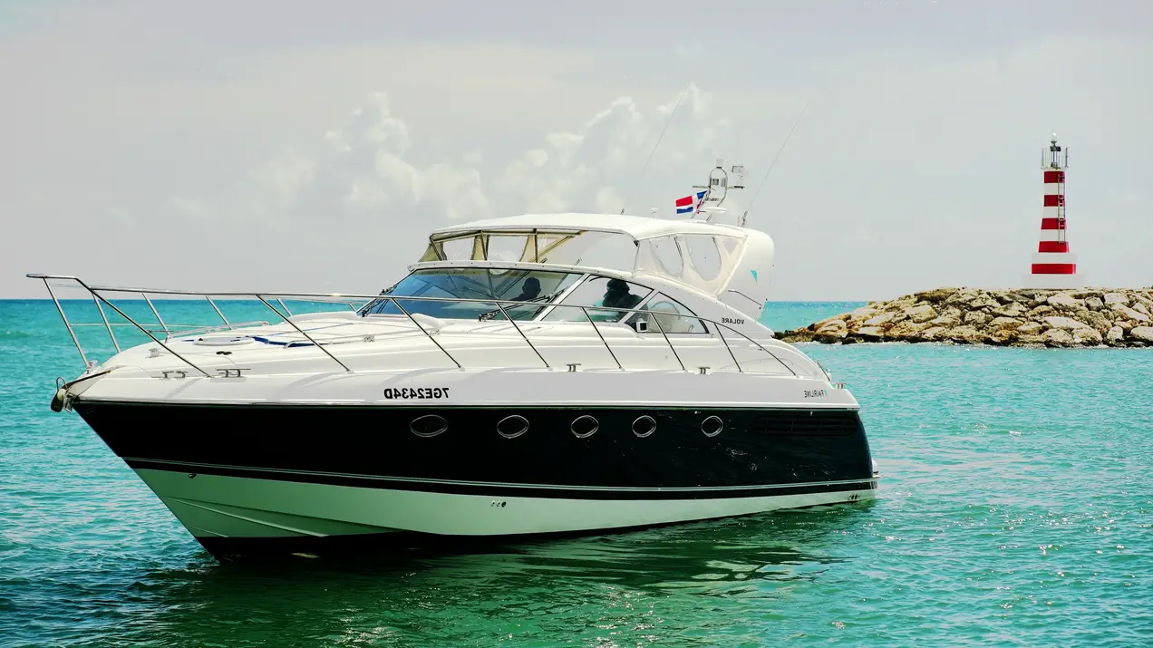 Fairline 43ft private yacht charter