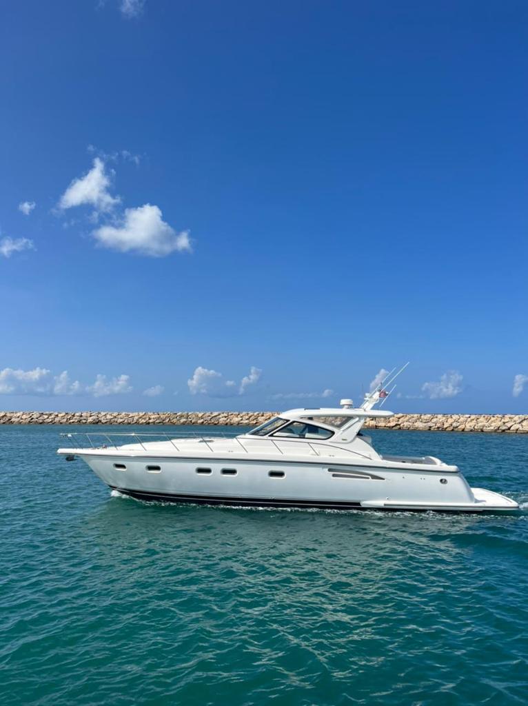 Tiara 48ft yacht rental Punta Cana